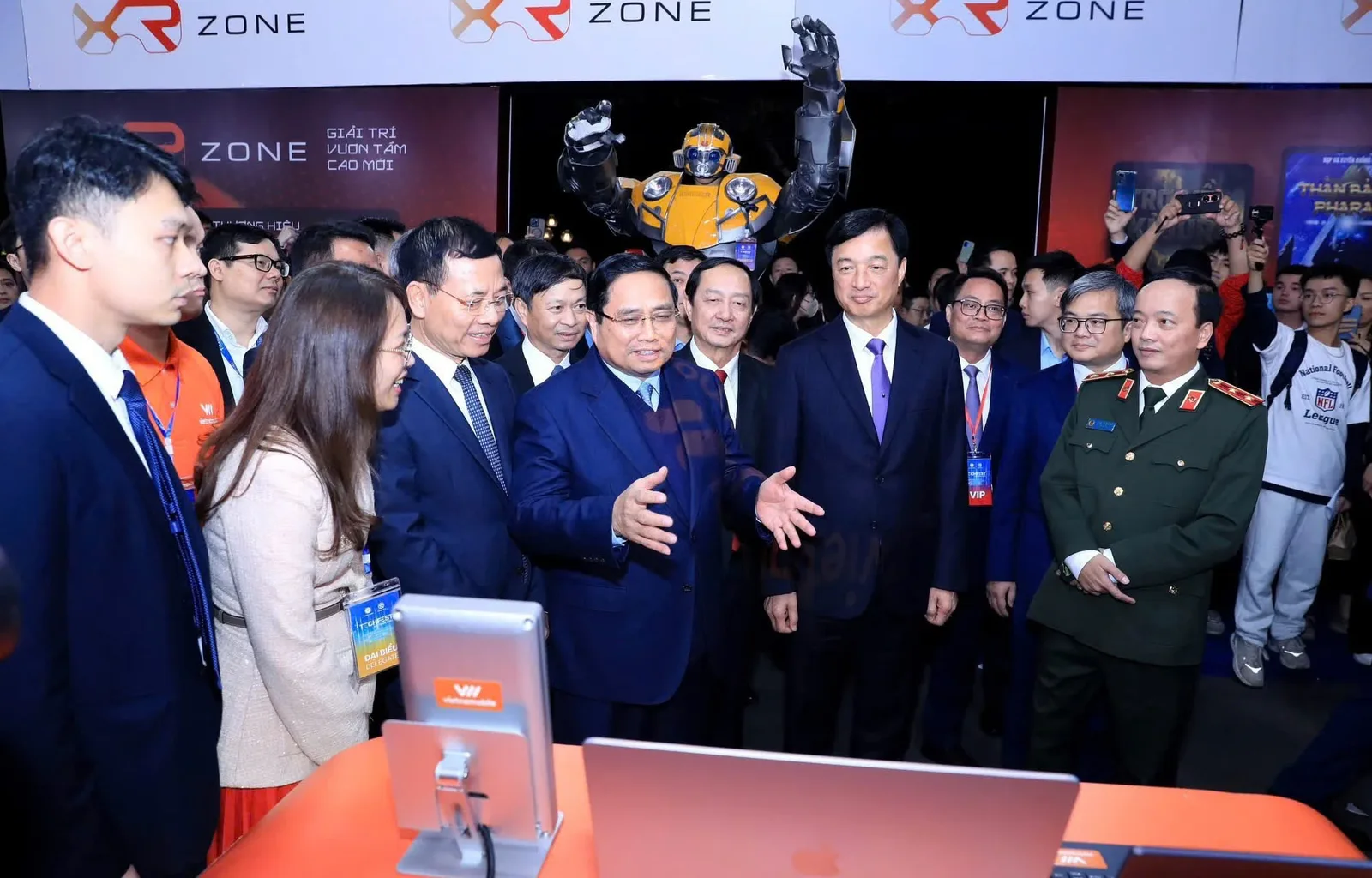 Thủ tướng trải nghiệm công nghệ tại TECHFEST Việt Nam 2025