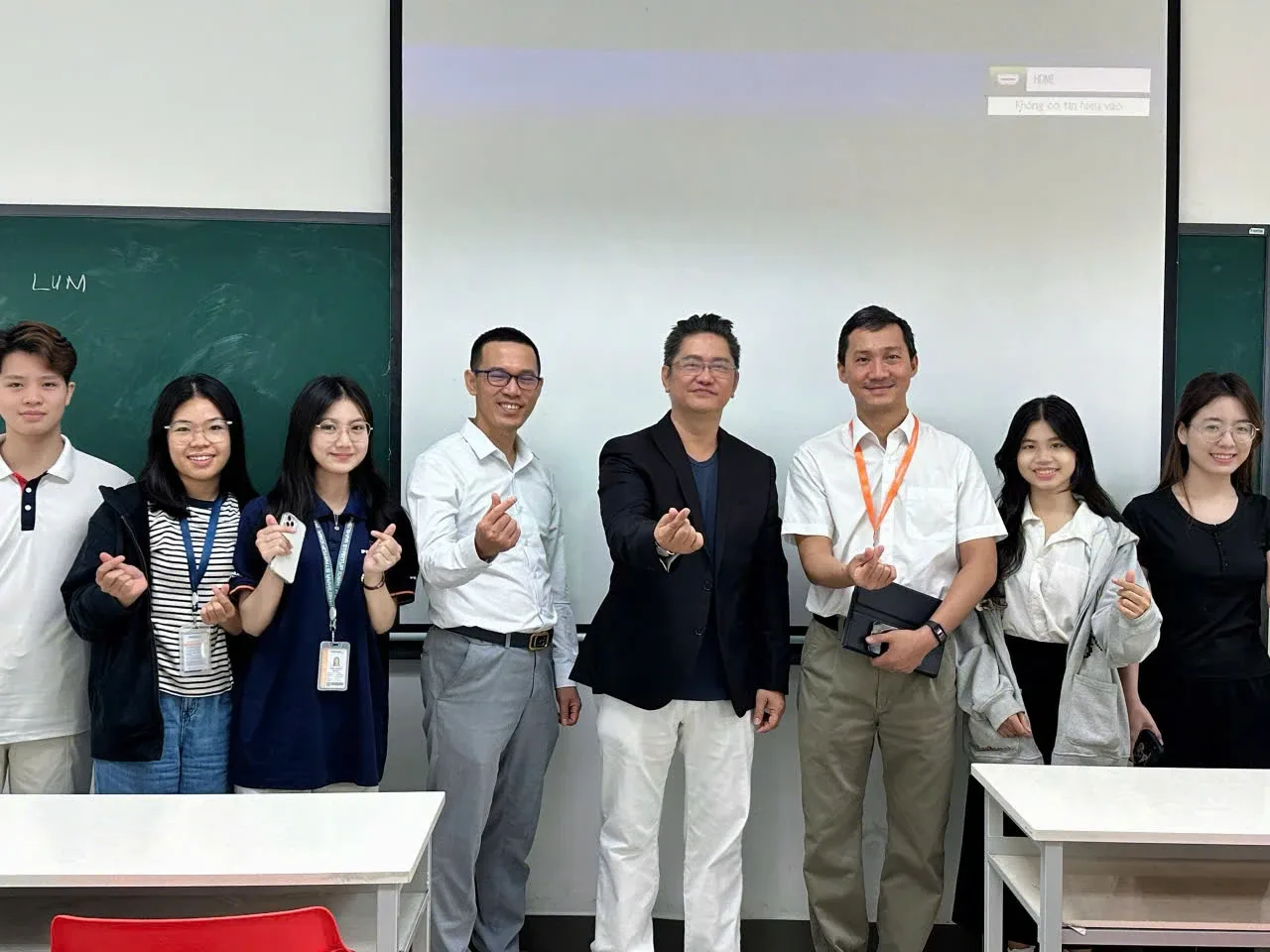 PHENIKAA TĂNG TỐC KHỞI NGHIỆP: CLB KHỞI NGHIỆP SÁNG TẠO BẮT TAY BLISS CENTER TRIỂN KHAI “GIẢNG ĐƯỜNG DOANH NGHIỆP”