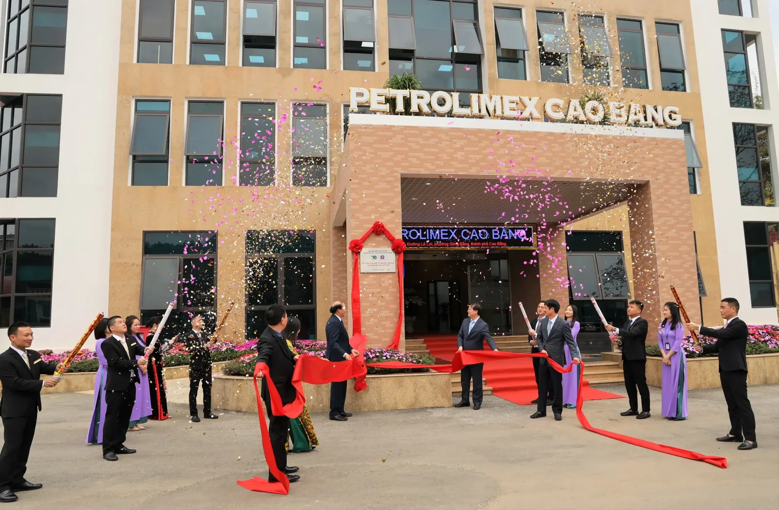 Petrolimex Cao Bằng khánh thành Trụ sở Văn phòng mới chào mừng 70 năm thành lập Tập đoàn Xăng dầu Việt Nam