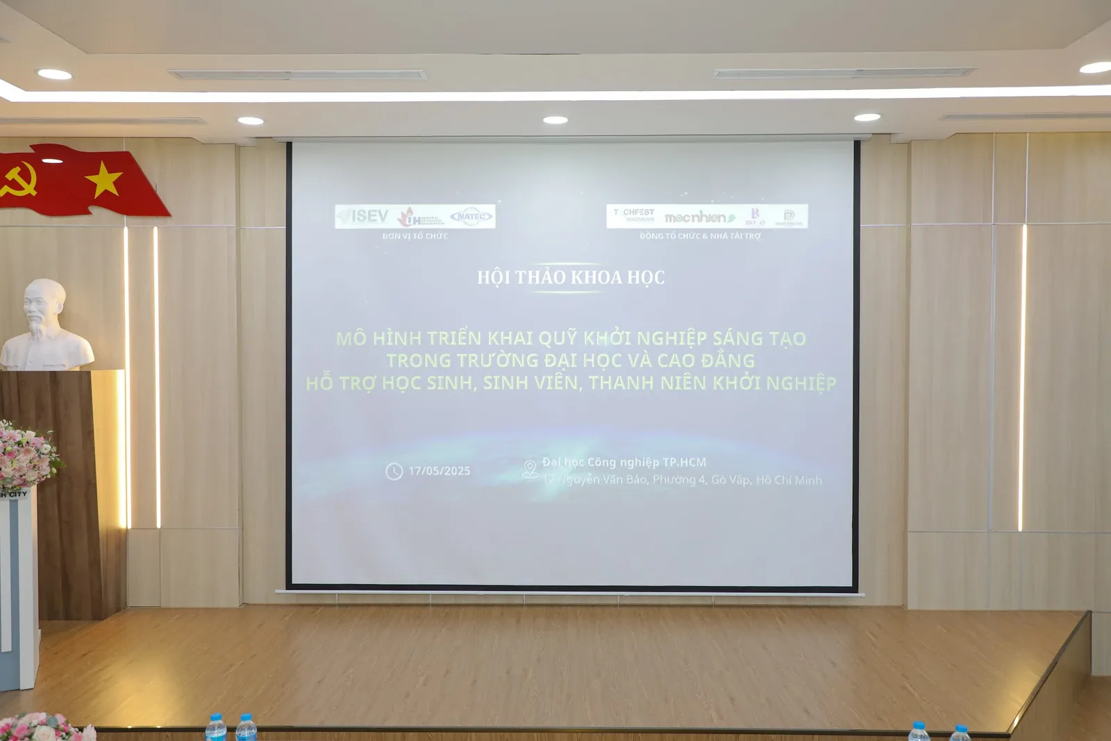 Thắp lửa khởi nghiệp từ giảng đường đại học Thắp lửa khởi nghiệp từ giảng đường đại học