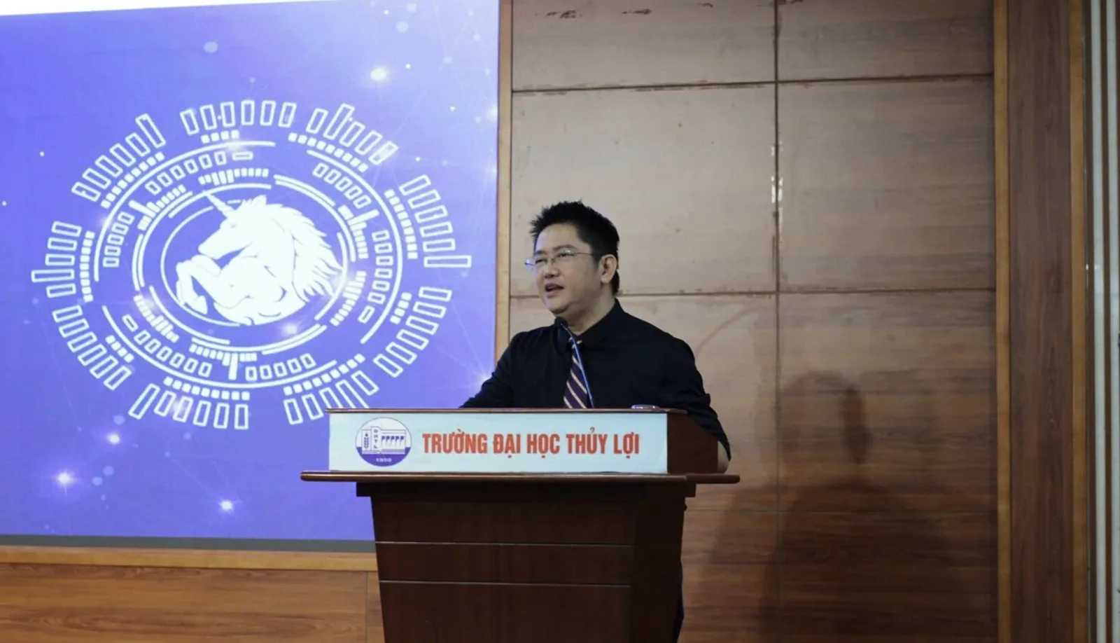 Ra mắt ứng dụng Cờ Kỳ Lân - Xây dựng chương trình đào tạo kết hợp ứng dụng nền tảng giảng dạy khởi nghiệp tại các trường đại học và địa phương Ra mắt ứng dụng Cờ Kỳ Lân - Xây dựng chương trình đào tạo kết hợp ứng dụng nền tảng giảng dạy khởi nghiệp tại các trường đại học và địa phương